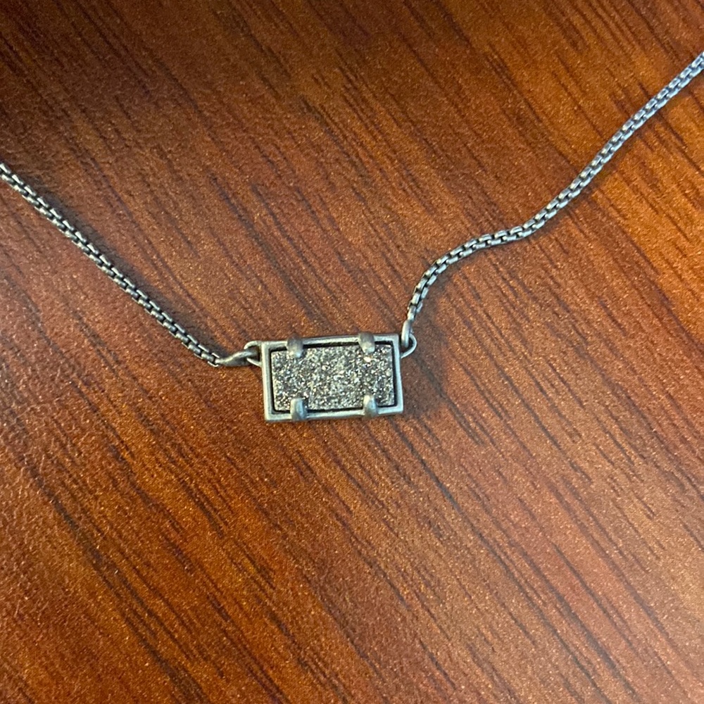 Kendra Scott necklace